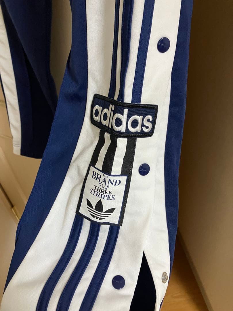 未使用品　アディブレイクトラックパンツ　adidas ジャージ　レディース