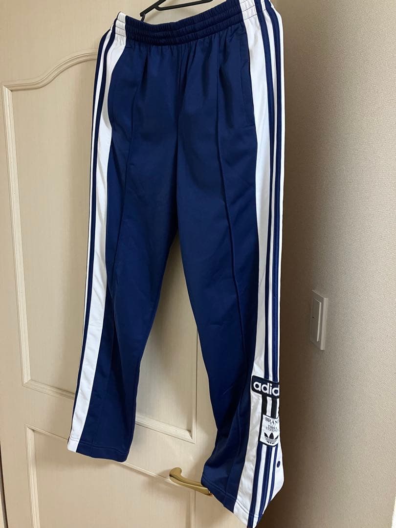 未使用品　アディブレイクトラックパンツ　adidas ジャージ　レディース