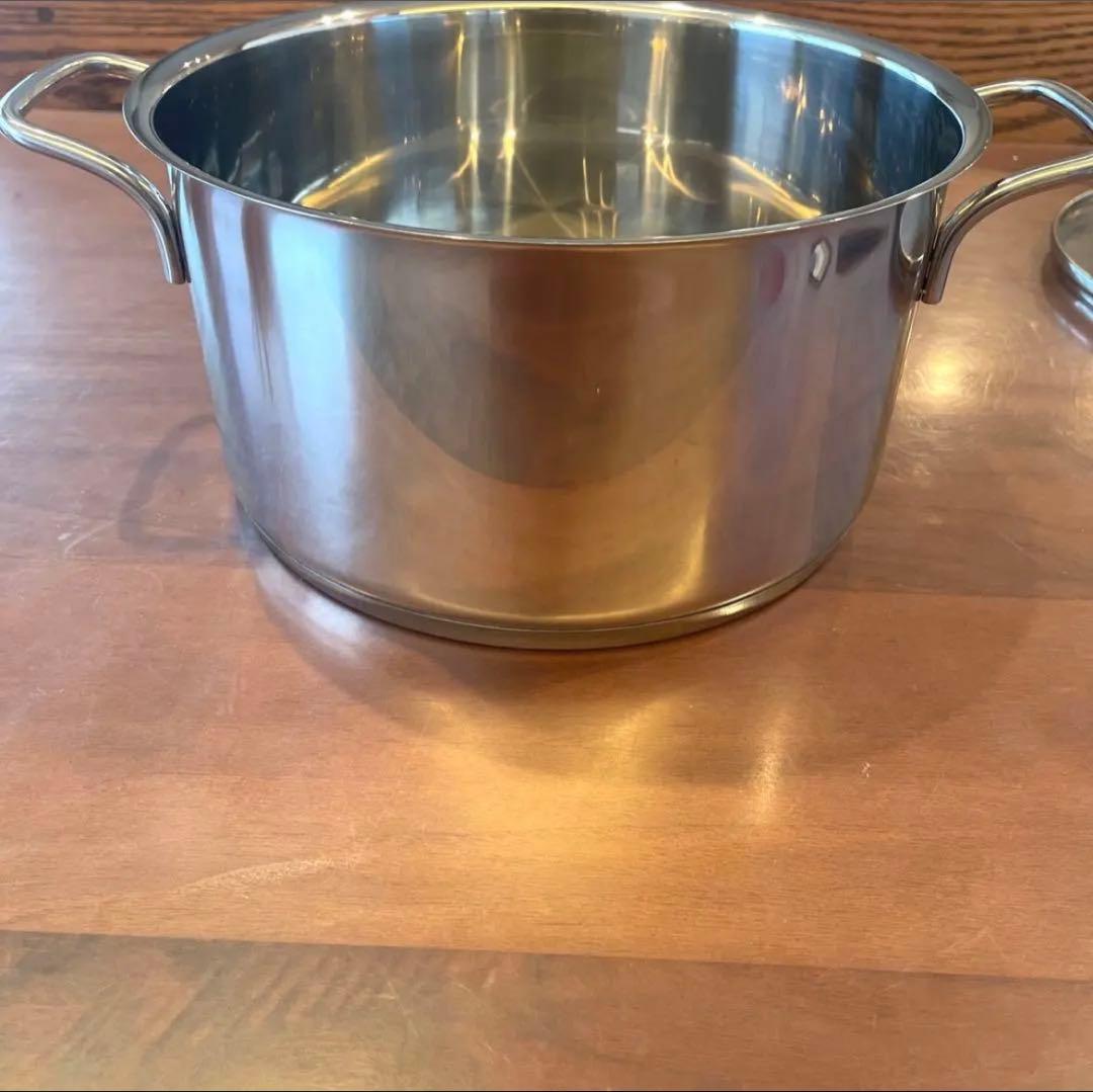 美品　WMF ヴェーエムエフ 両手鍋 ステンレス製 IH対応　24㎝