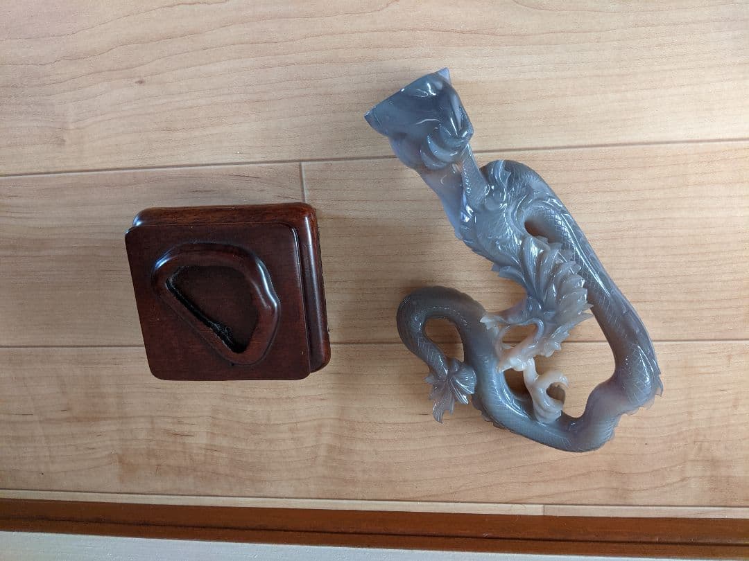 ★龍の置物 めのう 玉付き