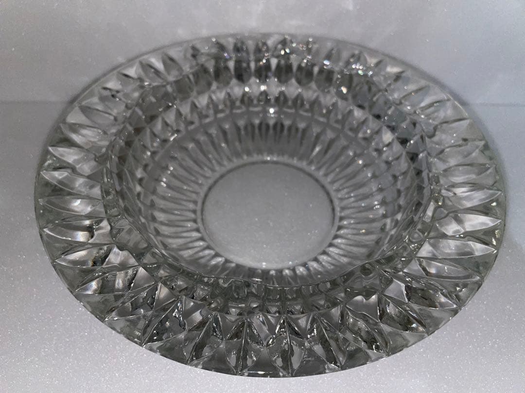 クリスタル風ガラス灰皿