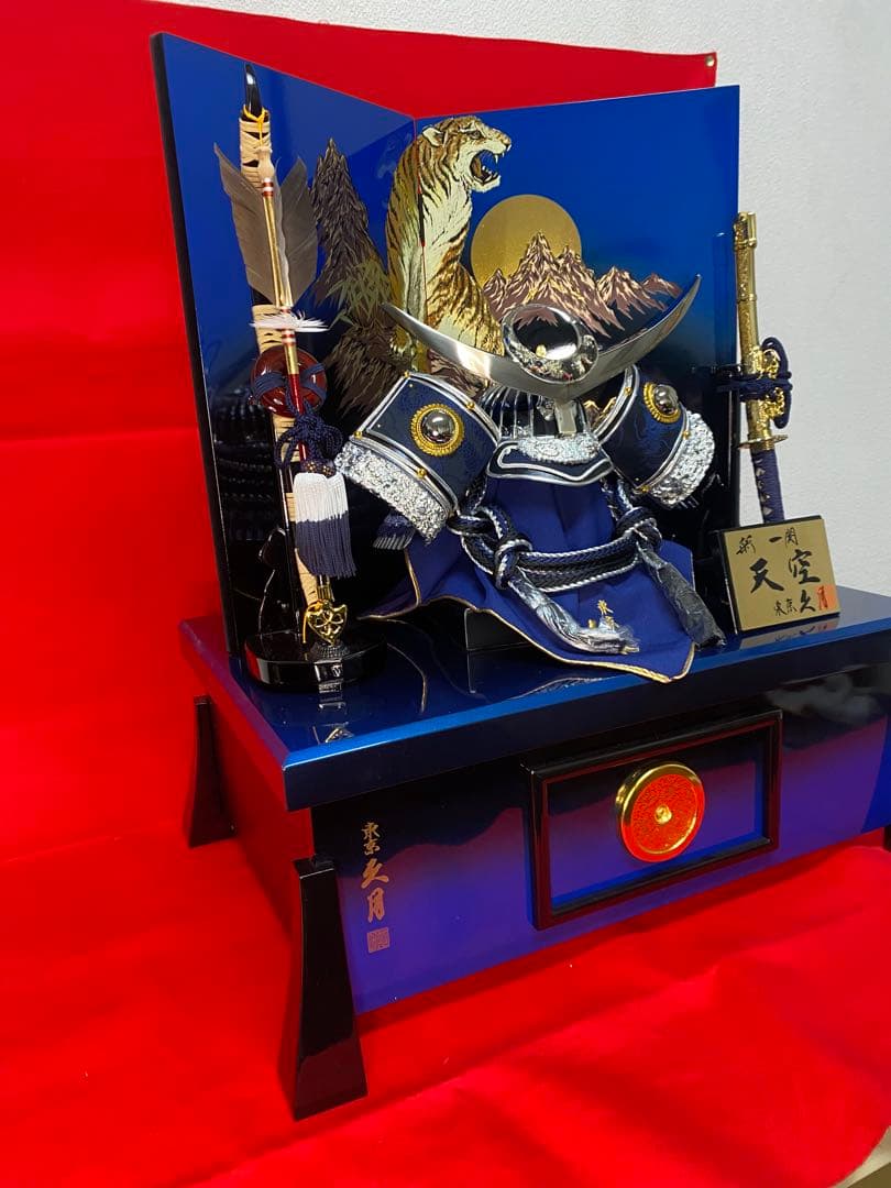 上杉謙信　東京久月　五月人形　家紋付き兜飾り収納セット・シルバー兜・天空シリーズ