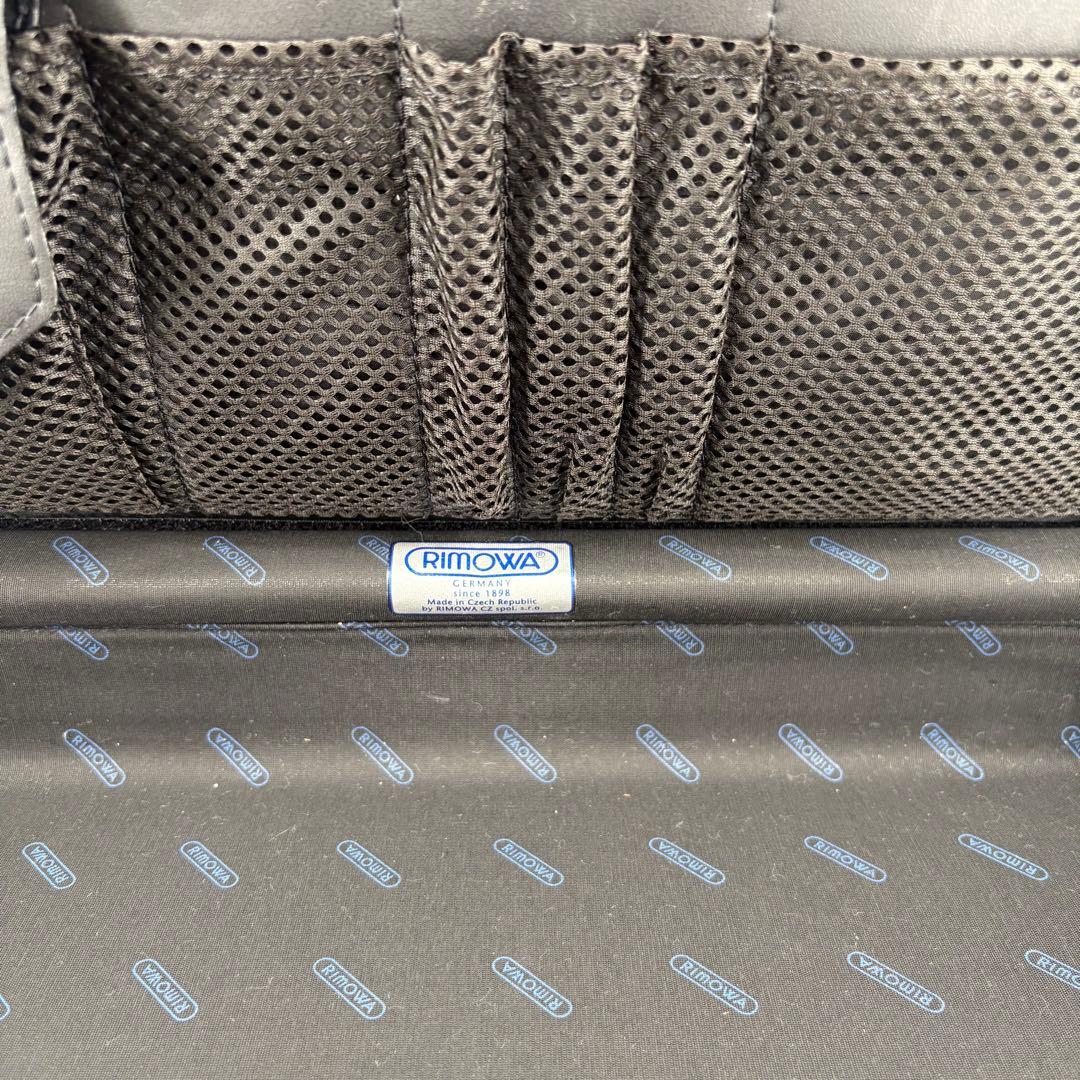 美品 リモワ アタッシュケース リンボ 紺 ポリカーボネート