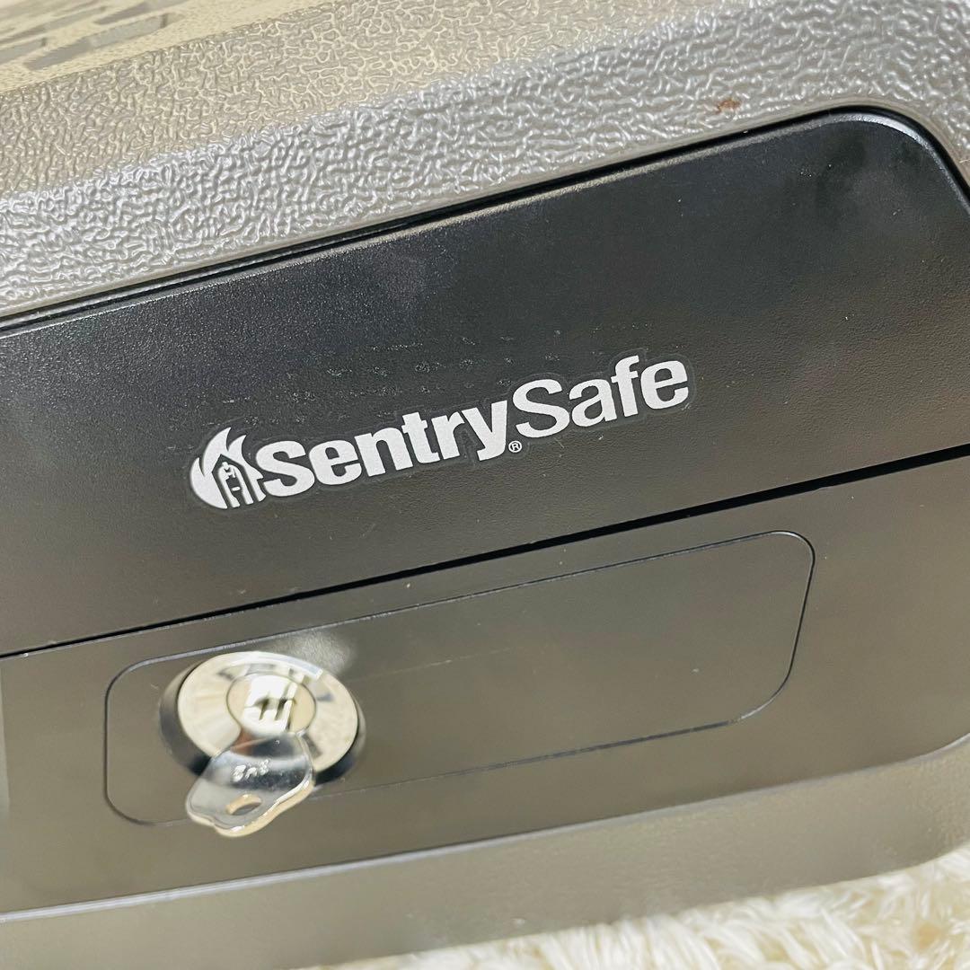 SentrySafe 耐火　防水　ポータブル金庫 フラットキー　CWシリーズ　黒