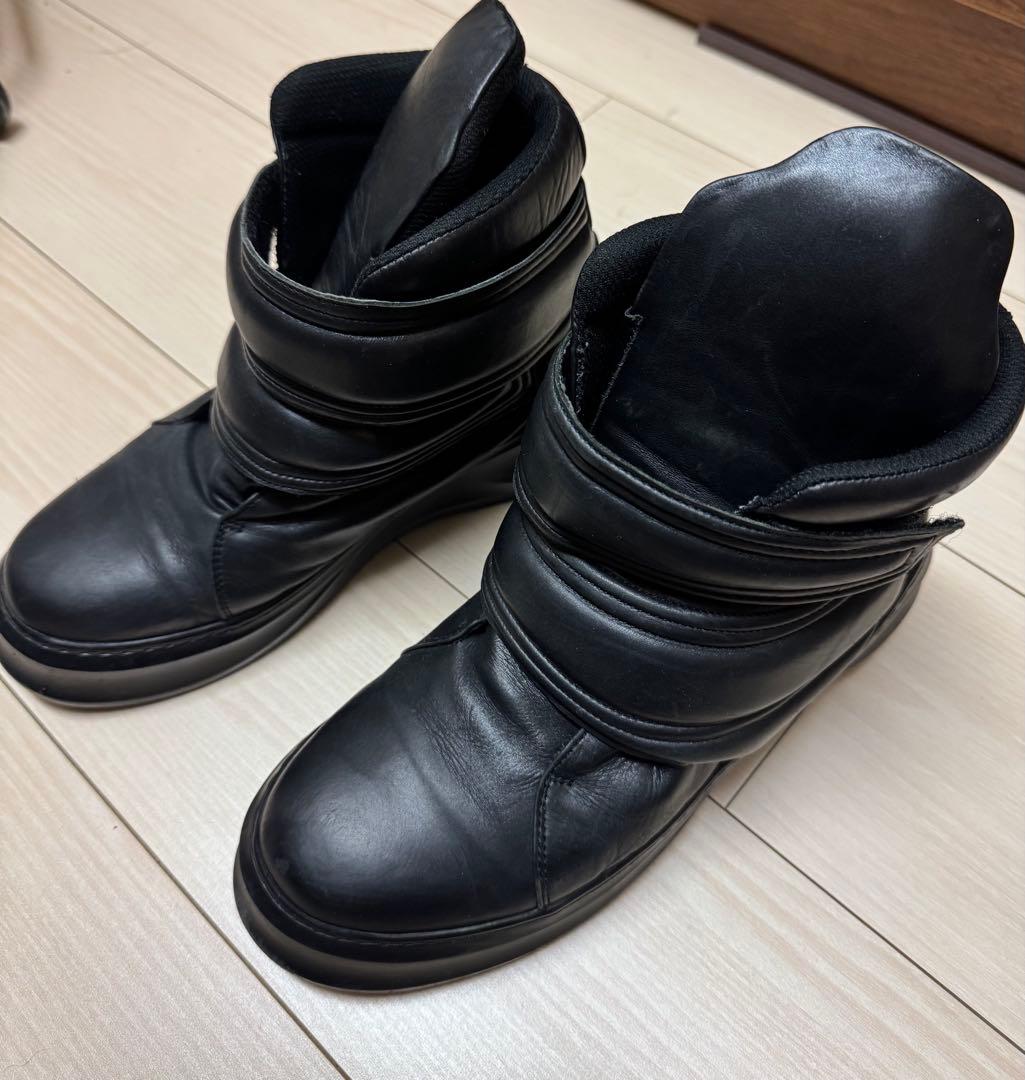 NO ID. ノーアイディー カウレザーベルクロハイカットスニーカー 店舗限定