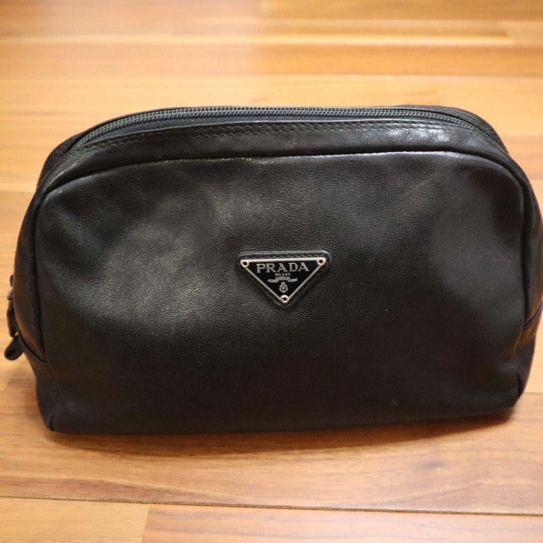 PRADA ブラックレザー ポーチ 中型　クラッチバッグ
