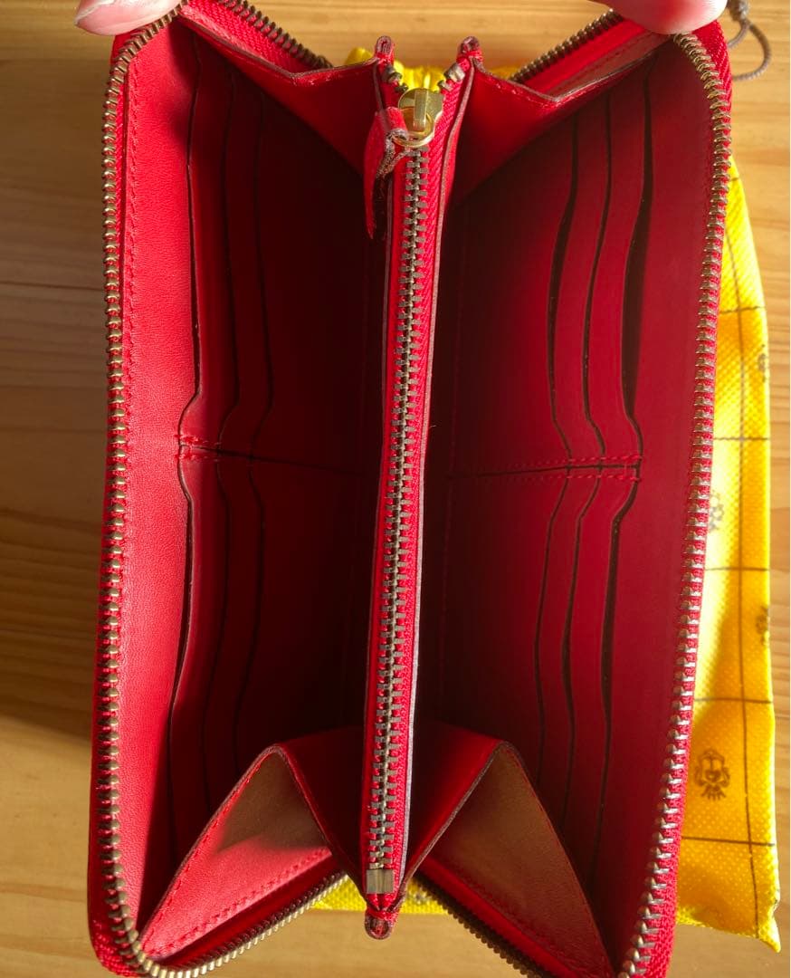 は*る様 【フェリージ】赤 牛革（クロコダイル風）長財布 収納袋付き