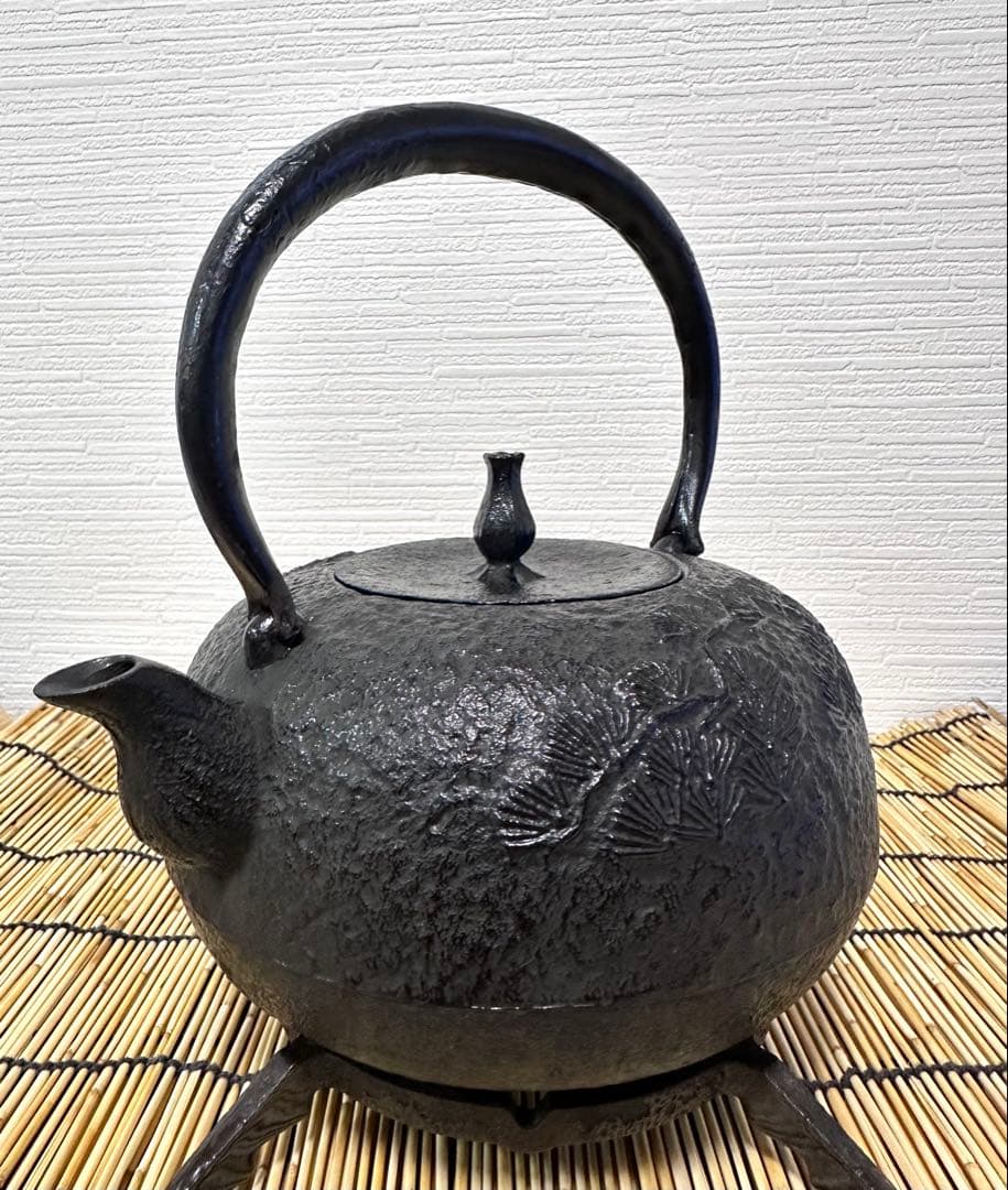 未使用品　付属品付　南部喜州 (及川 喜徳)造　鍛治打袋鉉１５型　南部鉄瓶