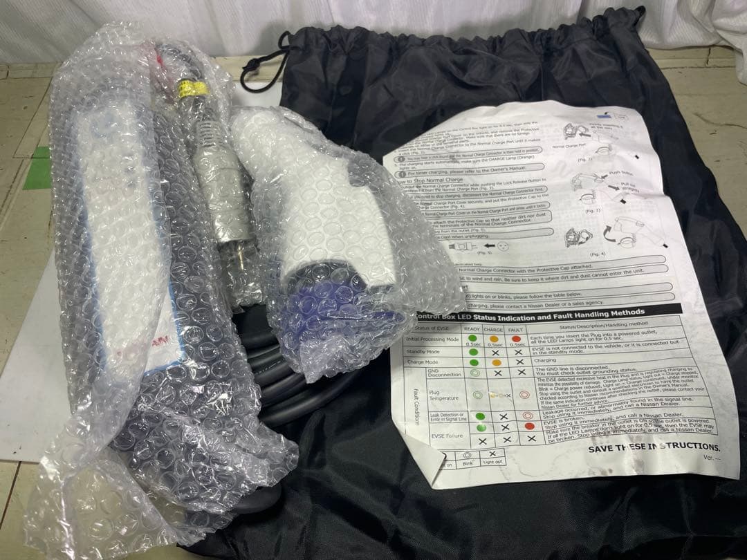 美品　日産　リーフ　充電ケーブル　3NK5E