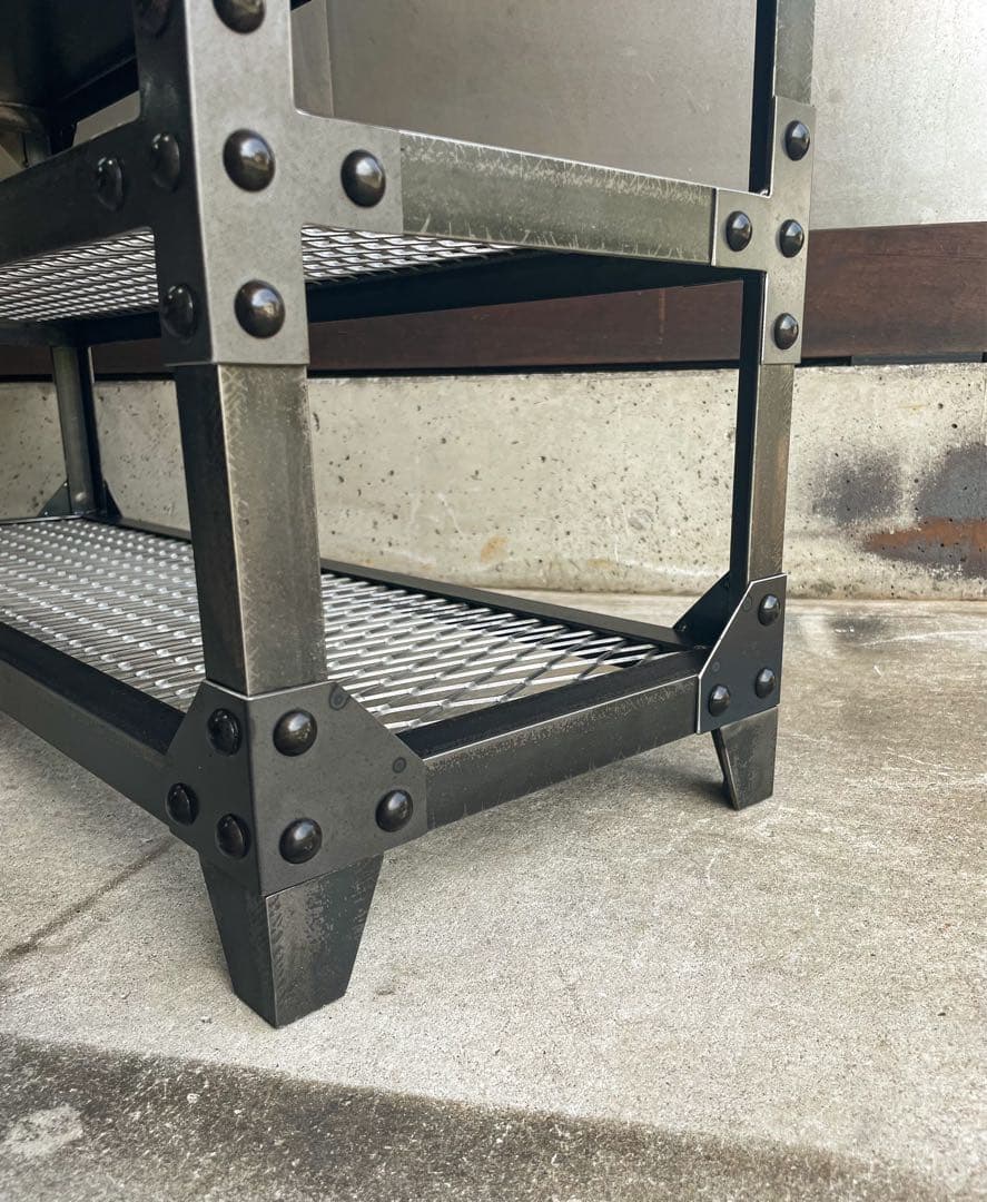 リベット３段ラック［Ver.縞板］植物棚　アイアン家具　ベンチ　アイアンラック