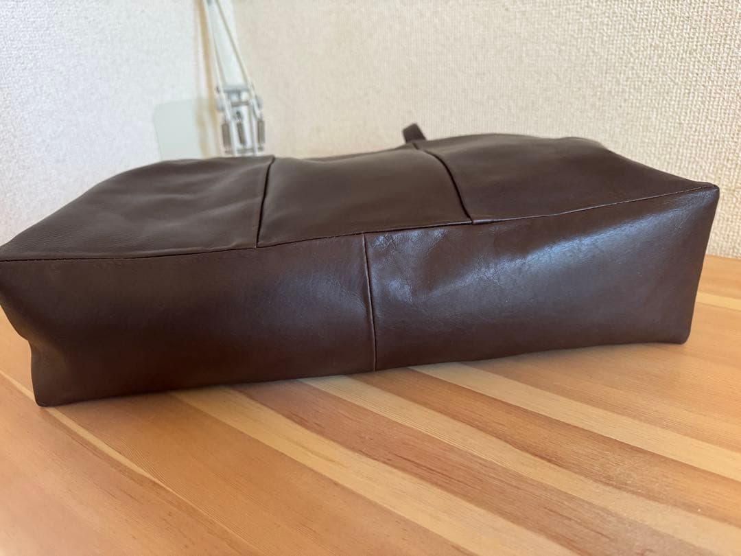 「がんばりどきも私らしく」一田憲子さんとつくったラウンドレザーバッグブラウン