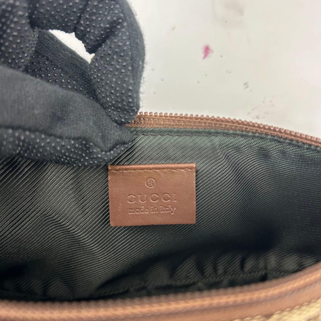 【美品】グッチ　アクセサリーポーチ　ワンショルダー　ggキャンバス　ロゴ金具