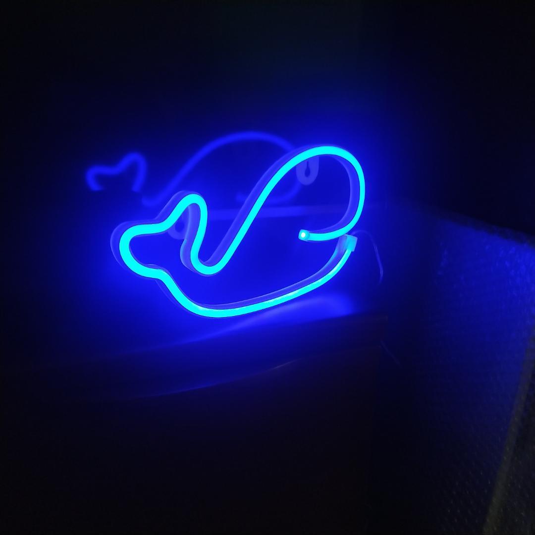 【☆超美品★】　＊クジラのネオンサイン＊　アイスブルー