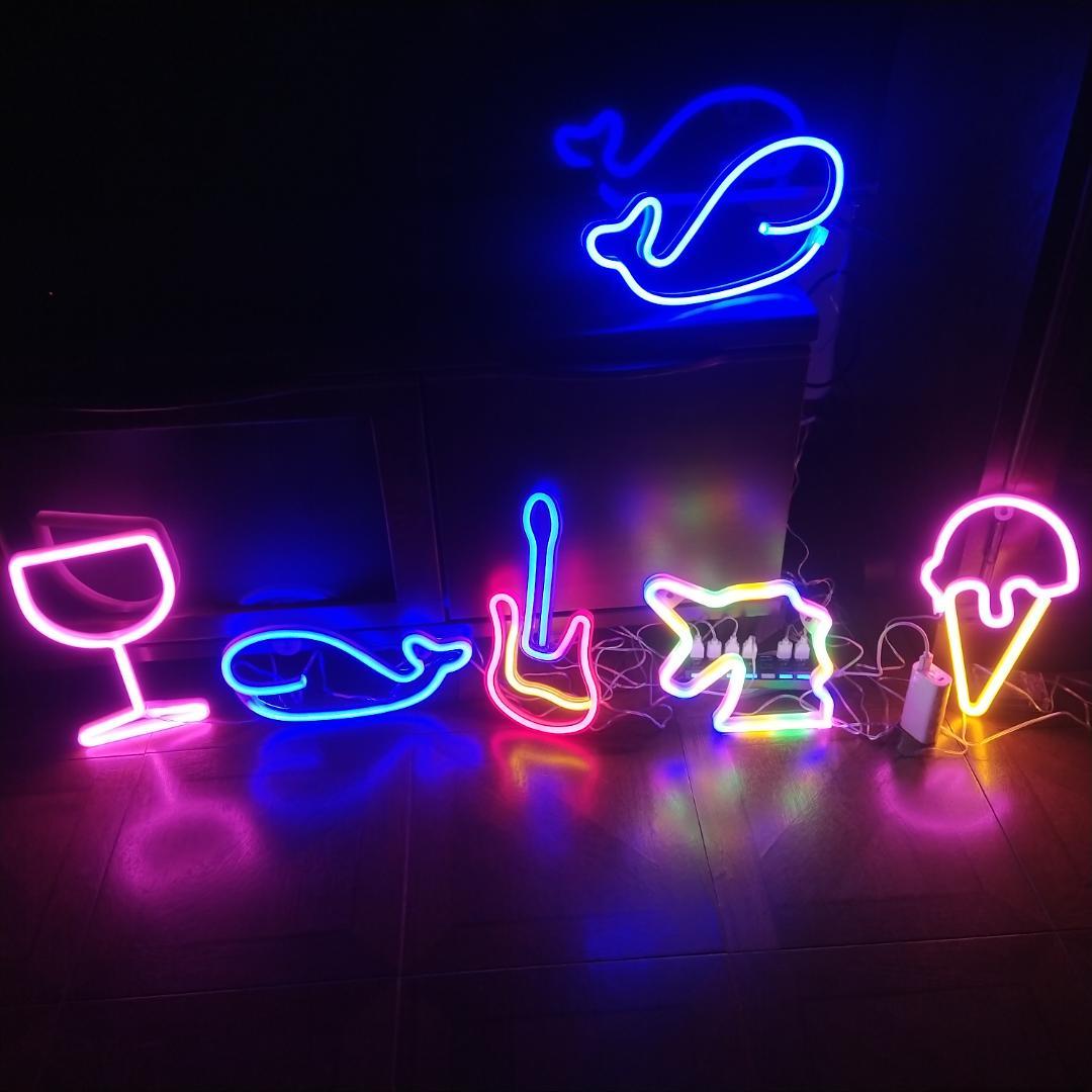 【☆超美品★】　＊クジラのネオンサイン＊　アイスブルー