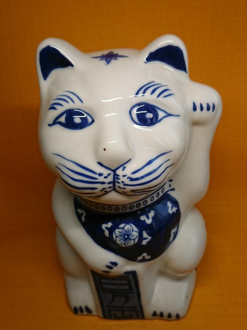 ネコ　招き猫　陶器　オブジェ　置物　インテリア　工芸品　美術品　A1028