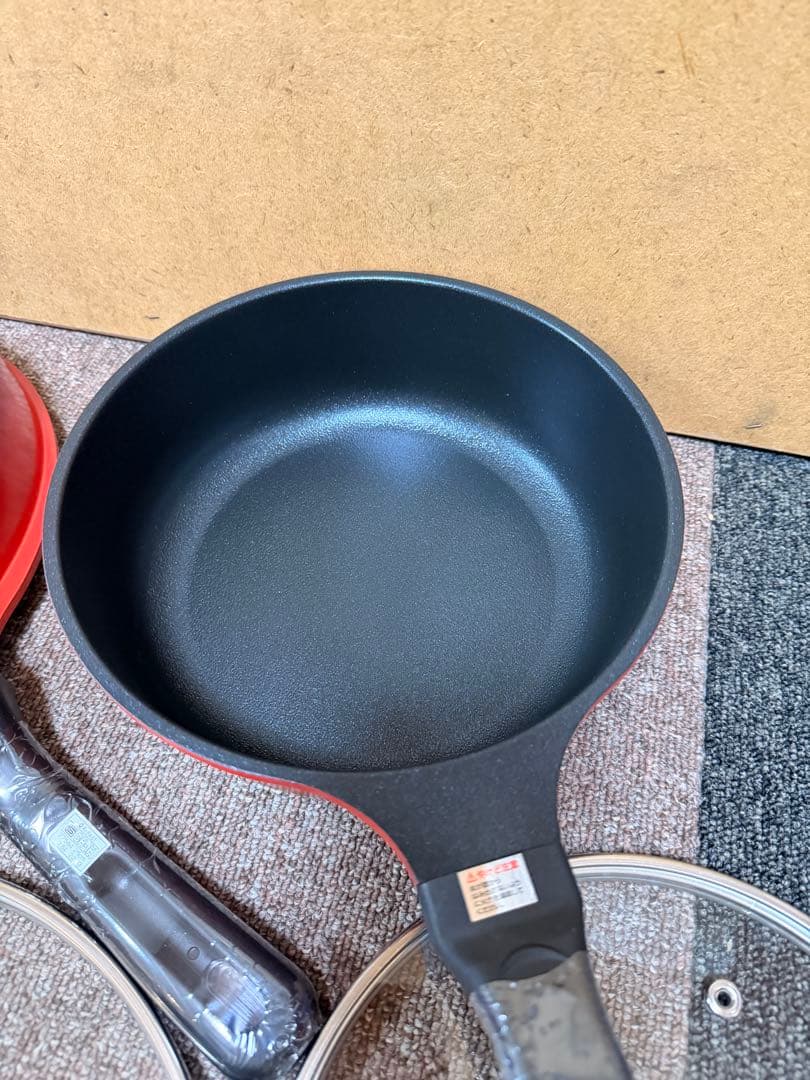 未使用　Bellfina 赤色のノンスティック鍋とフライパン　3点セット