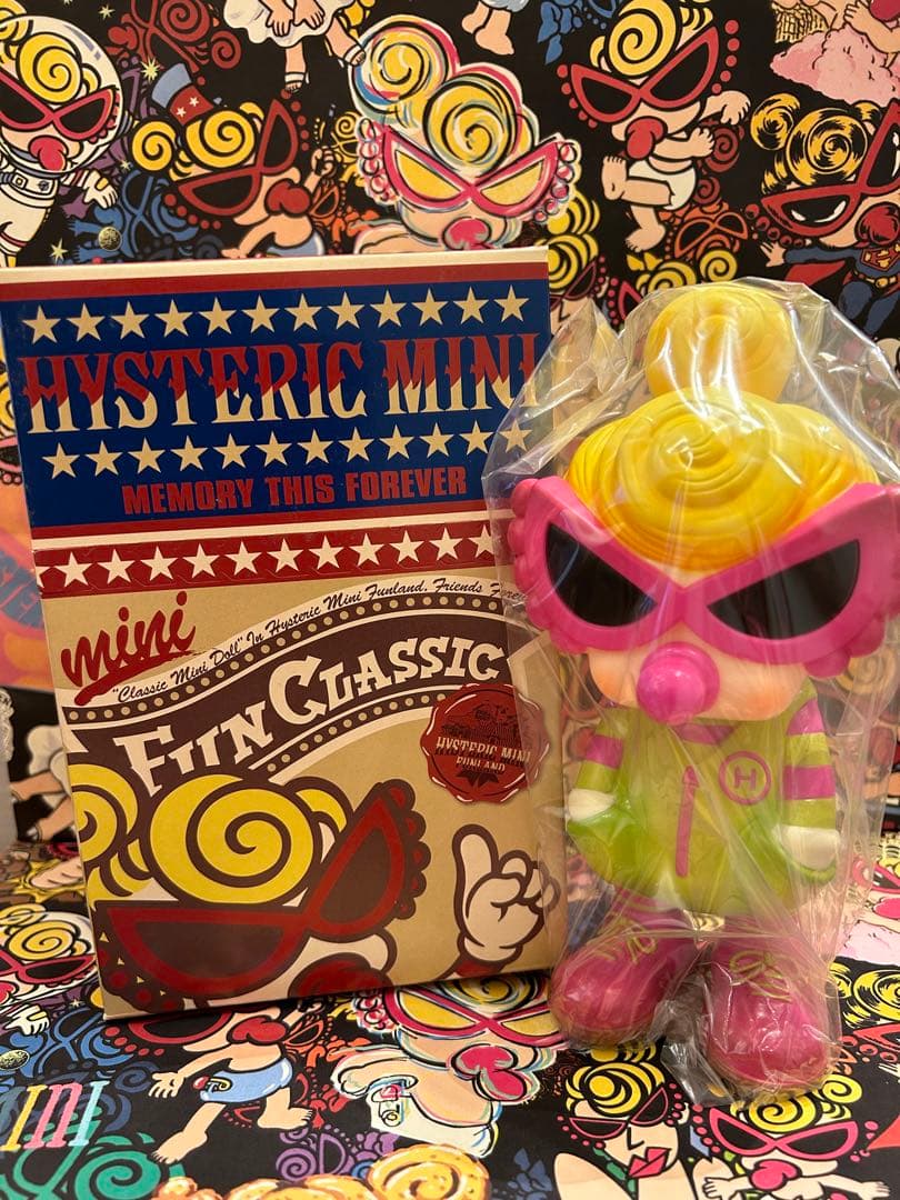 ヒスミニ クラシックドール　ピンクメガネ　キミドリ服