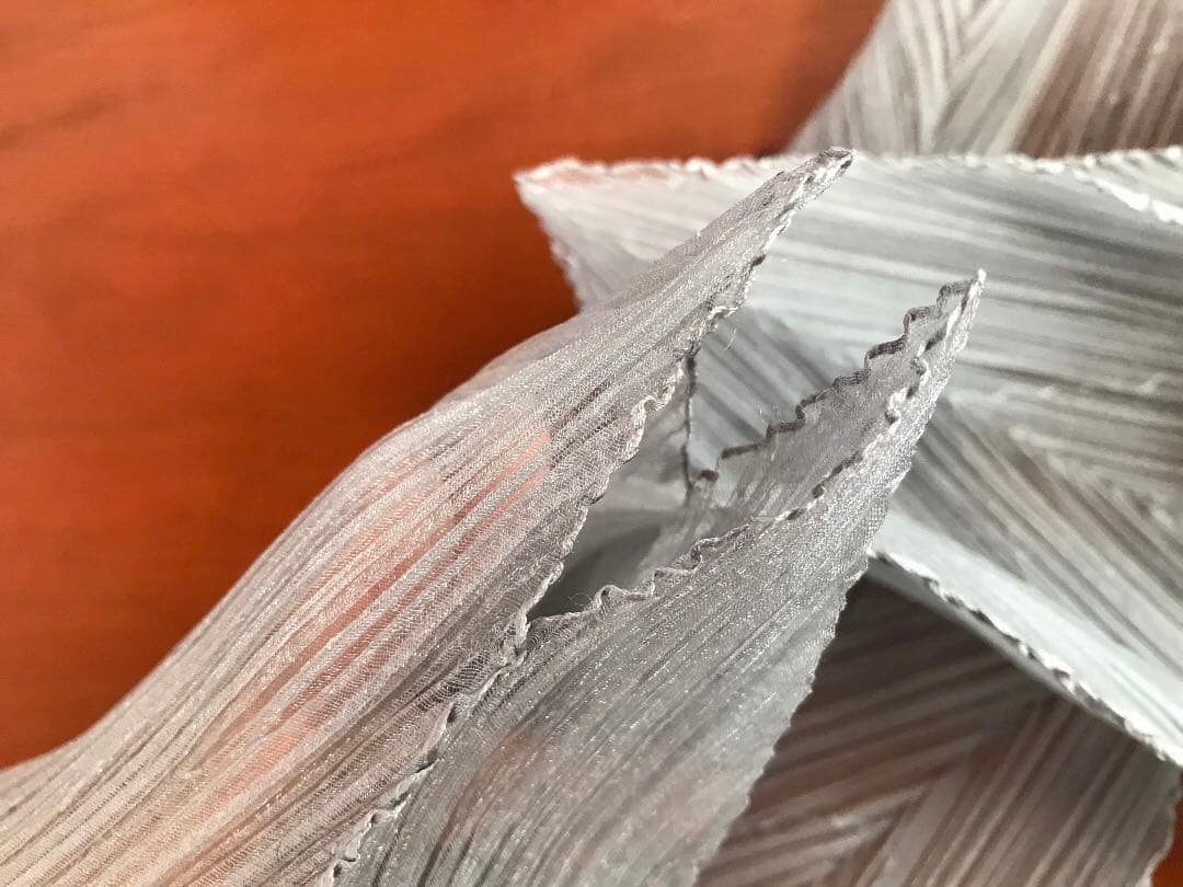 ISSEY MIYAKE 　スカーフ　プリーツ　シルバー