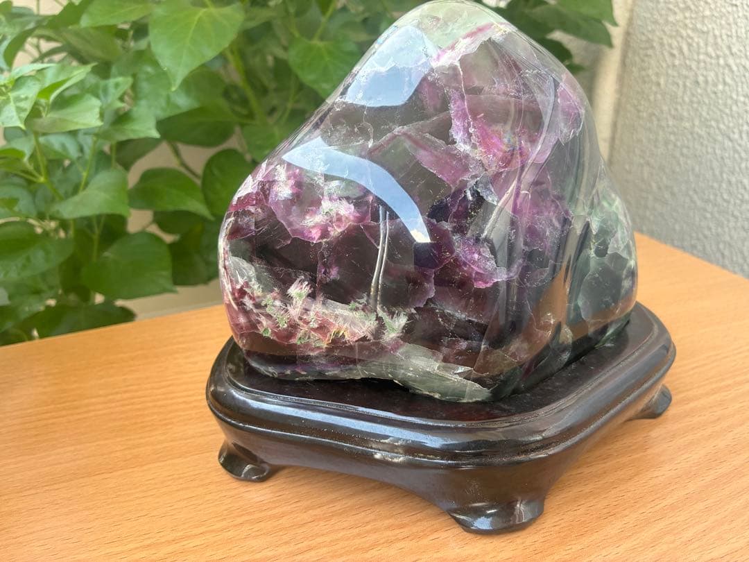 【フローライト全面磨き】紫と緑の芸術　蛍石 天然石 観賞石 台座付き