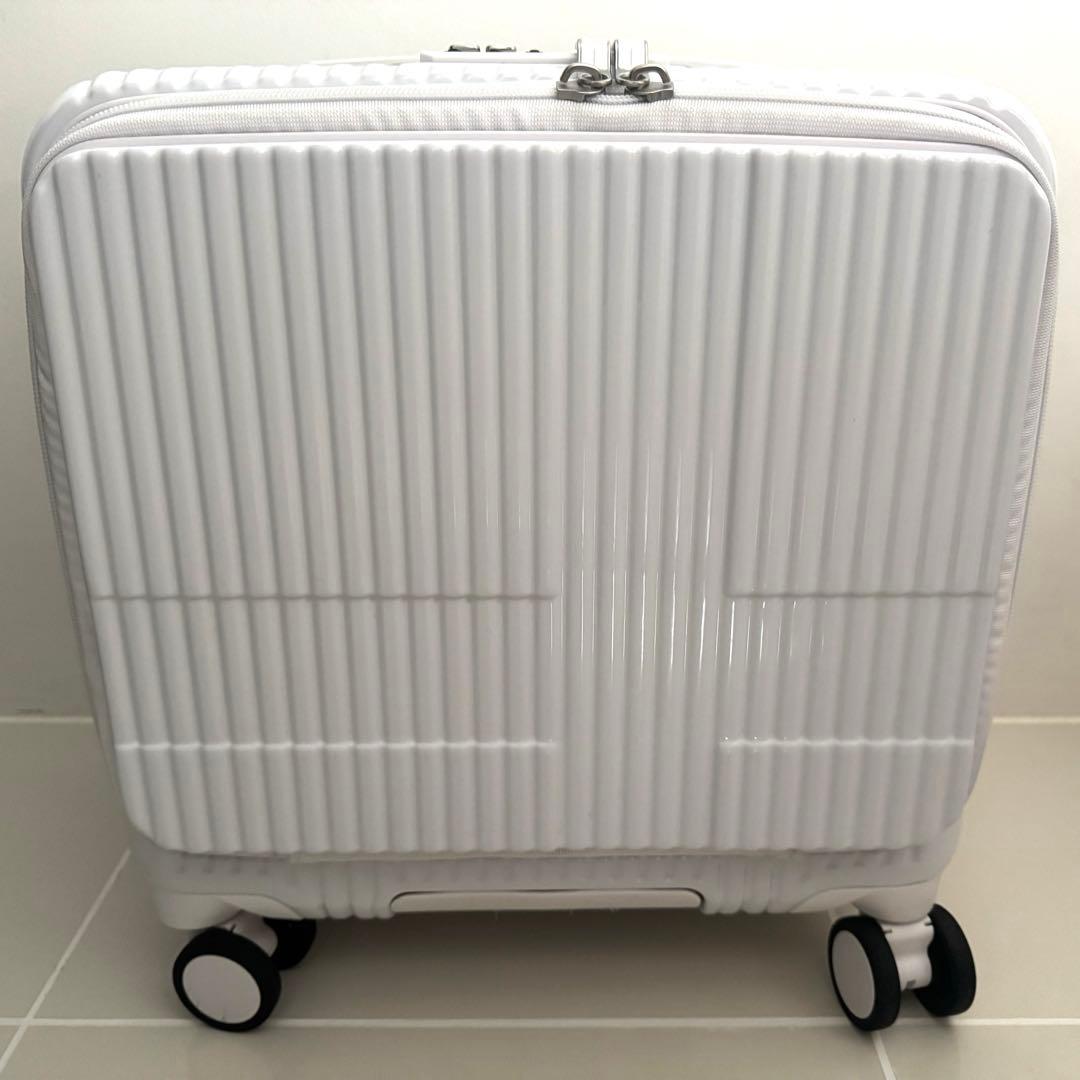 innovator イノベーター スノーホワイト ストライプ キャリーケース