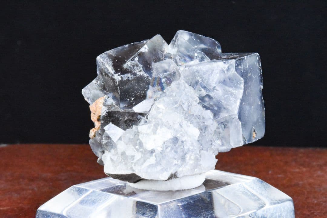 ナイジェリア Akwana産 カラーレスフローライト ドゥルージークォーツ付き