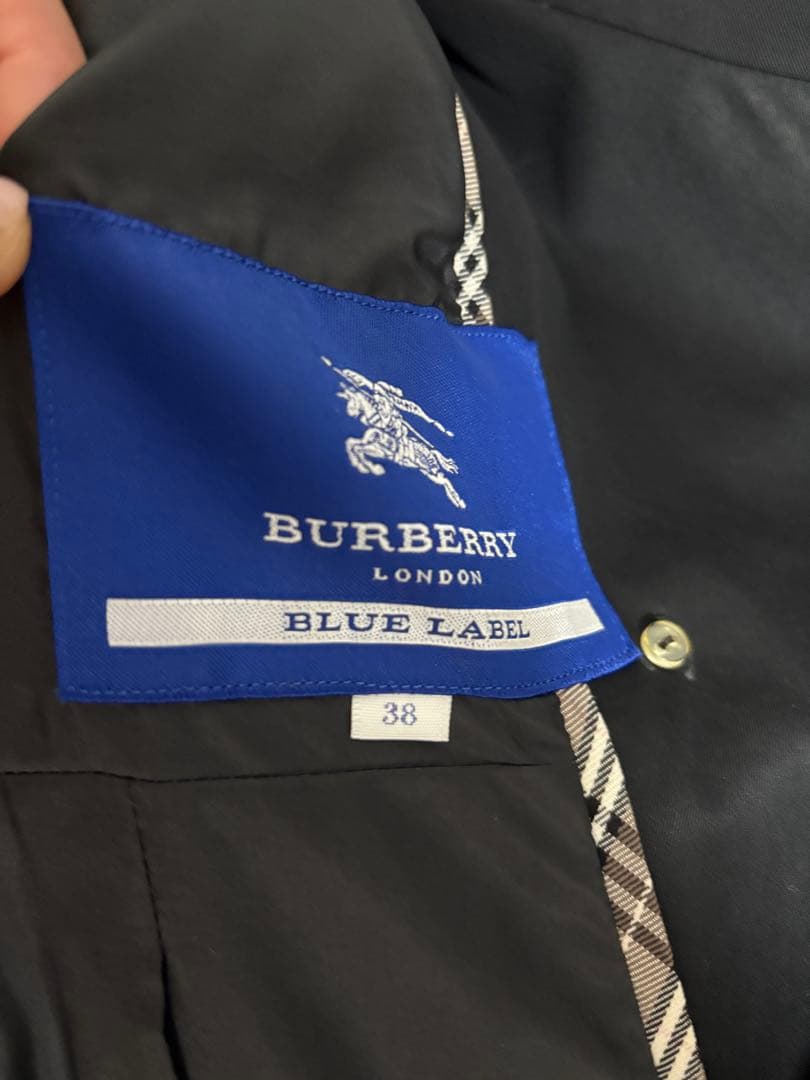 ブラックトレンチコート