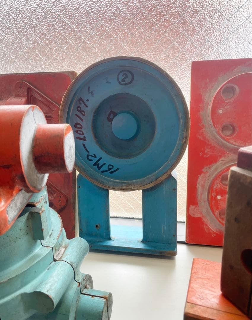 昭和レトロ　木製　型　工業型　木彫り　彫刻　オブジェ　11個　詳細不明。