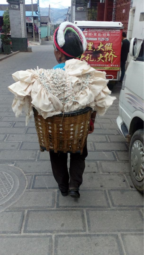 迫力の絞り藍染め布　大