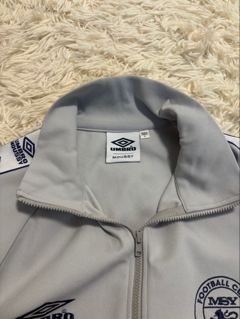 UMBRO グレー ジップアップジャケット