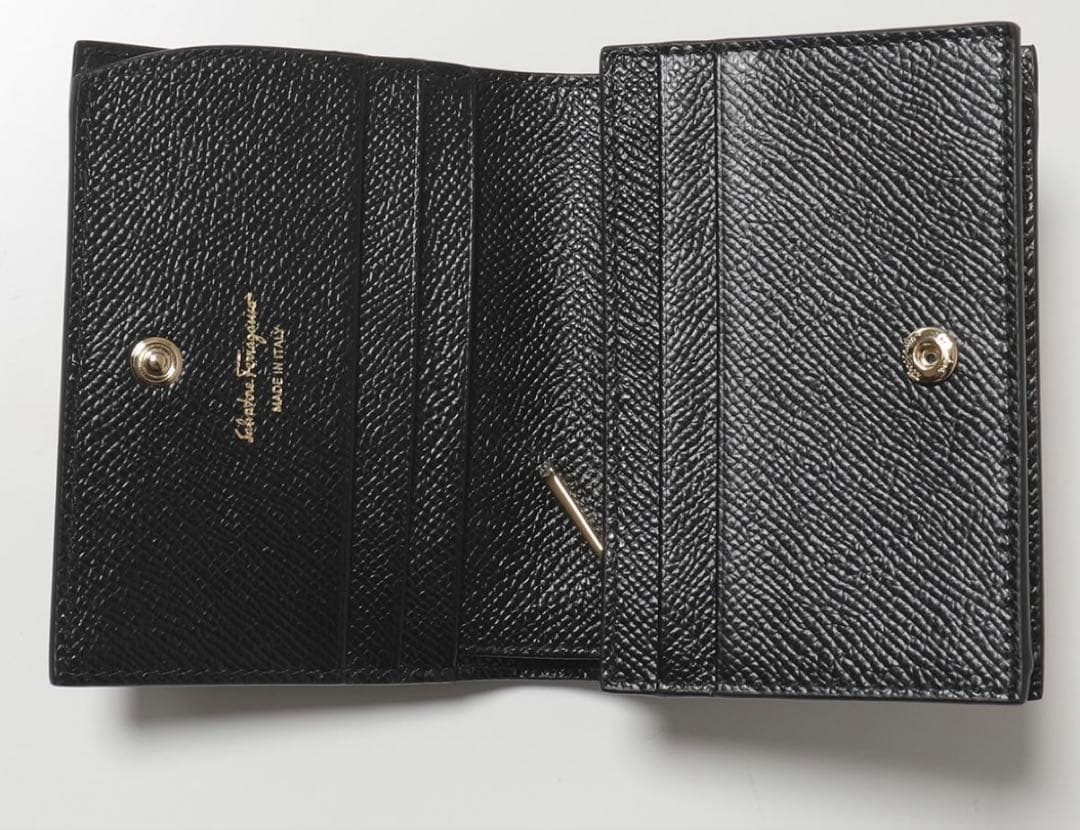 フェラガモ⭐︎財布　22 D515