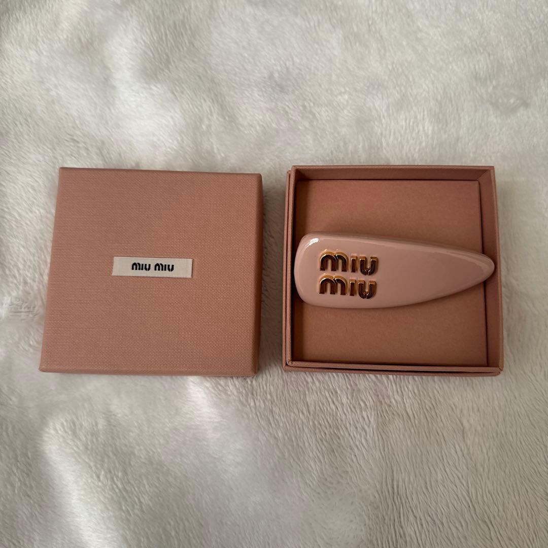 miumiu ヘアピン ピンク