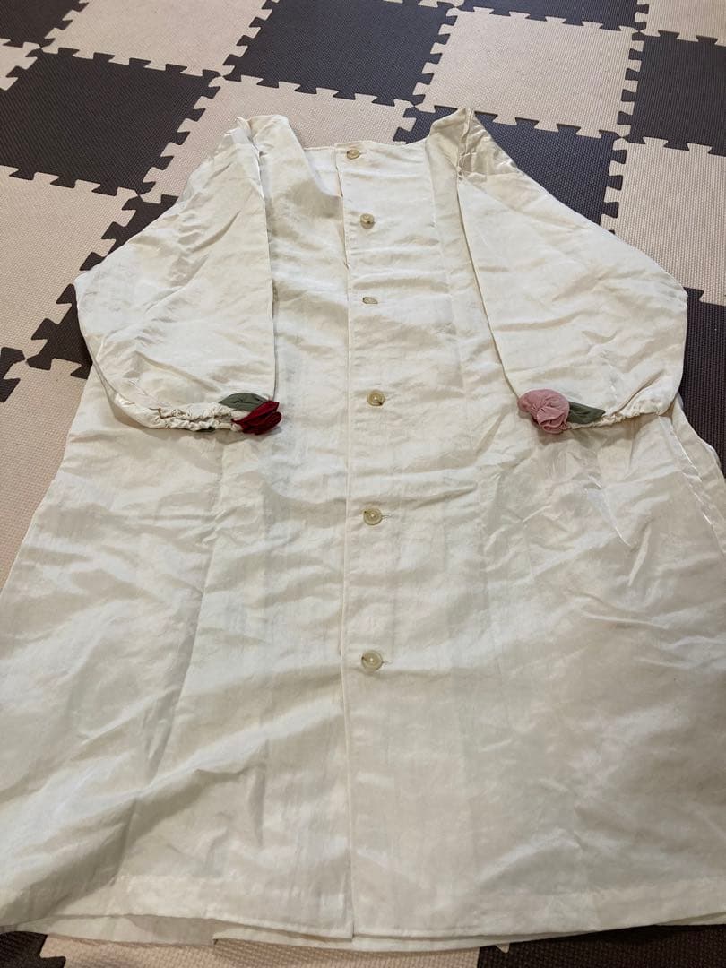 【新品未使用】POTECHINO 花柄刺繍長袖エプロン　白色ベージュ ポテチーノ