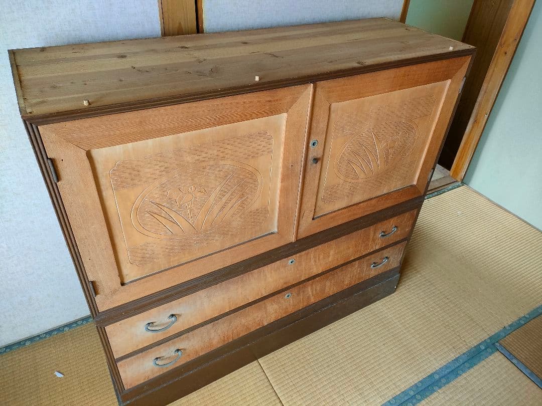 レトロな箪笥　幅122cm 高さ170cm 奥行42cm