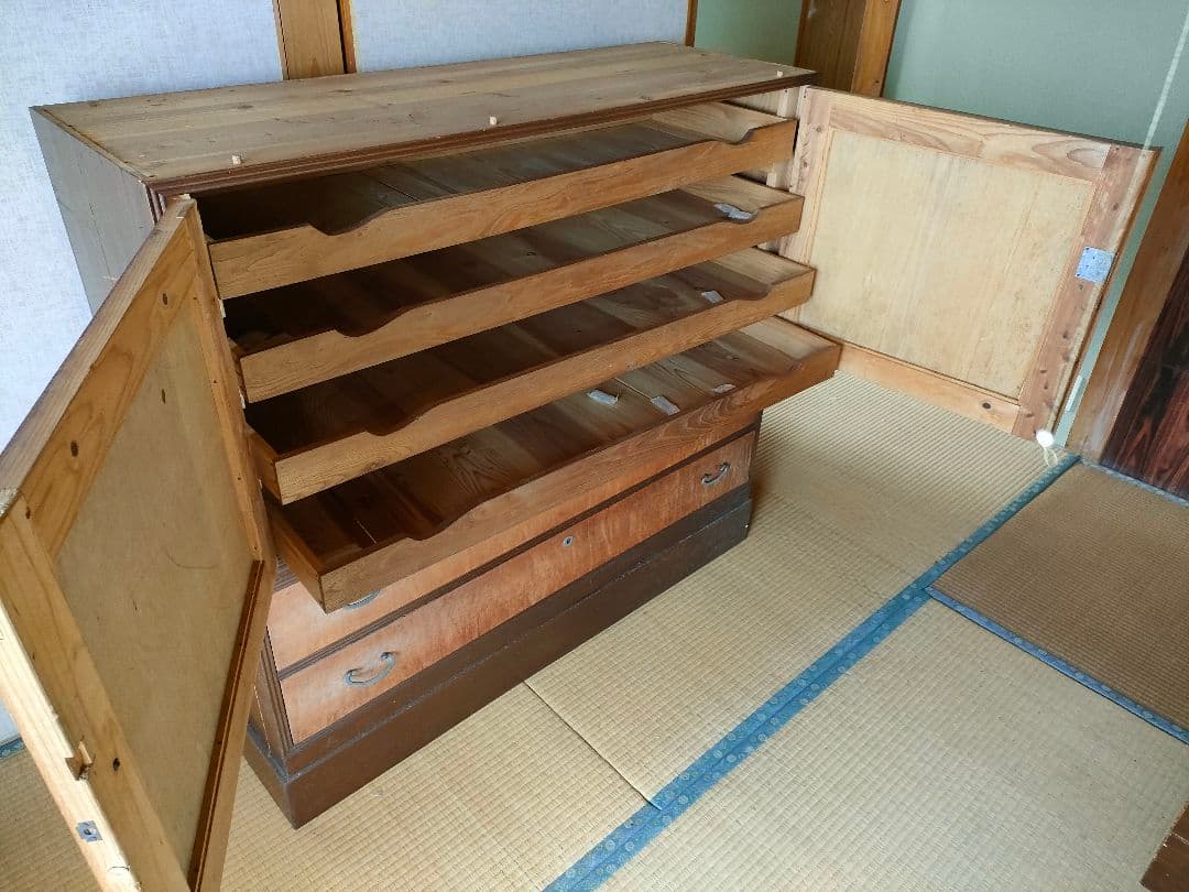 レトロな箪笥　幅122cm 高さ170cm 奥行42cm