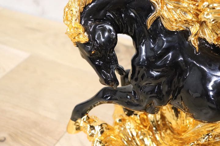 GMDTN31E ○ 飯田商事 iida 置物 馬 樹脂製 ブラック&金色 イン