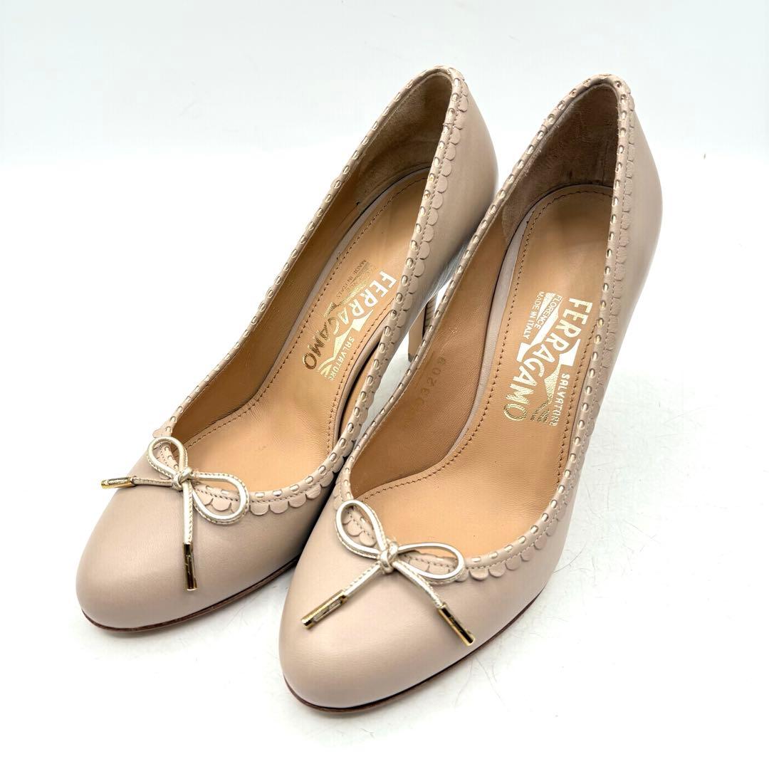 極美品✨ サルヴァトーレフェラガモ SHERRY パンプス ベージュ 【5C】