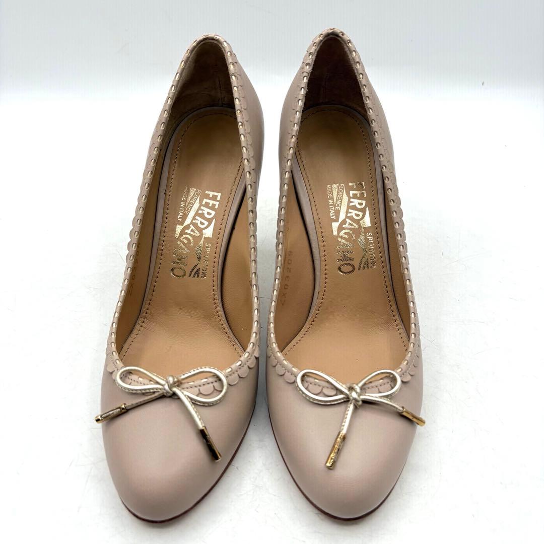 極美品✨ サルヴァトーレフェラガモ SHERRY パンプス ベージュ 【5C】