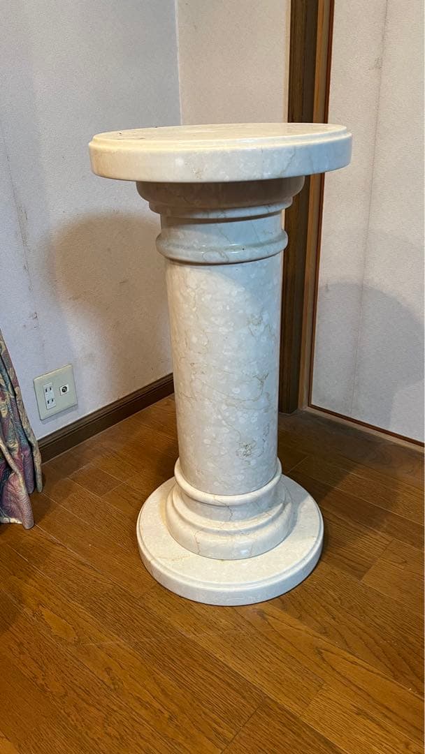 c*n様 白い大理石　花台