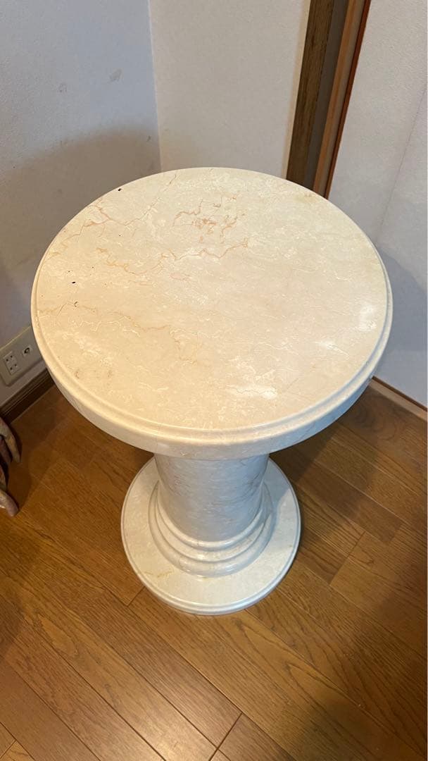 c*n様 白い大理石　花台