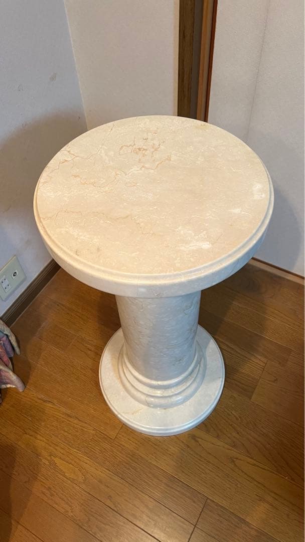 c*n様 白い大理石　花台