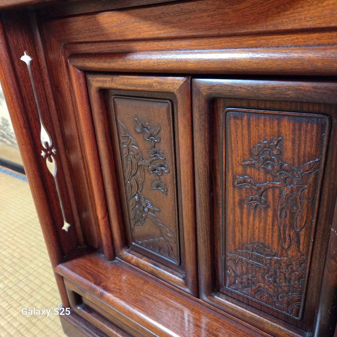 水屋箪笥　美しい彫刻の茶棚　飾り棚