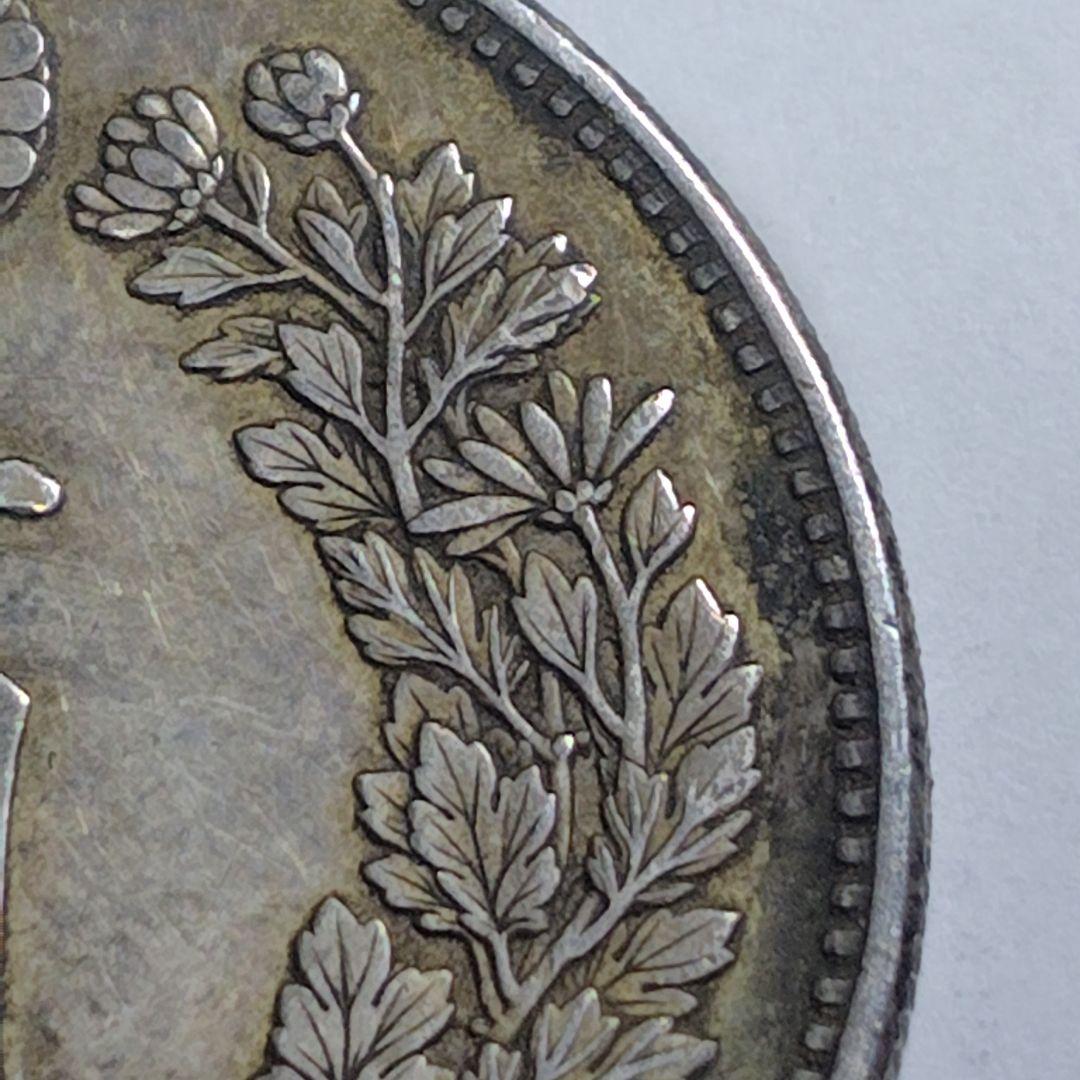 く*ー様 明治18年 一円銀貨（竜）｜銀900｜自然トーン｜VF+相当｜現状品