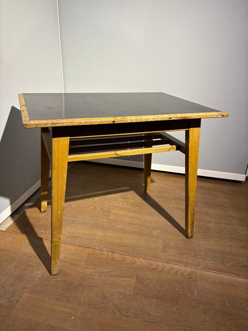 昭和レトロ　センターテーブル　天板黒　横幅66㎝　奥行46㎝　高さ55㎝