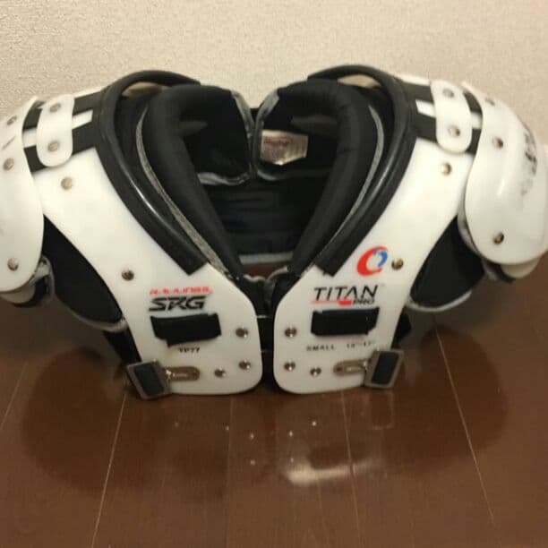 アメリカンフットボールショルダー