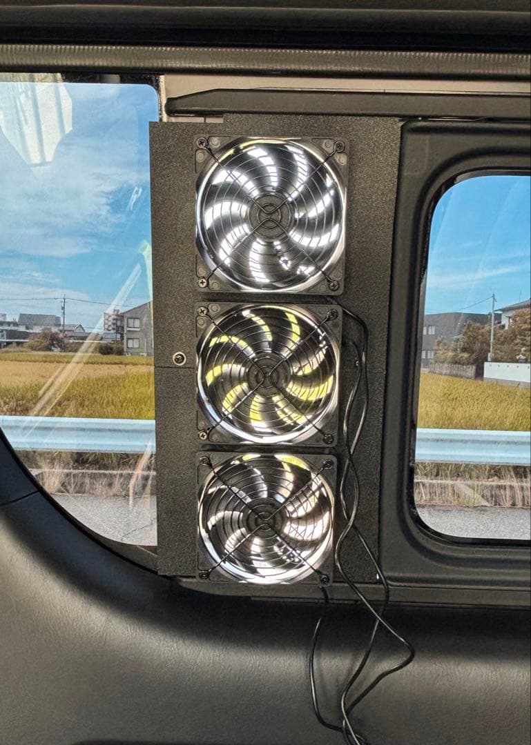 ハイエース 換気扇 ４型 〜 USBファン 3連 ルーバー『運転席側』 ネット付