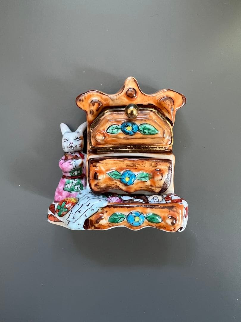 【ビンテージ】うさぎドレッサーのリモージュボックス