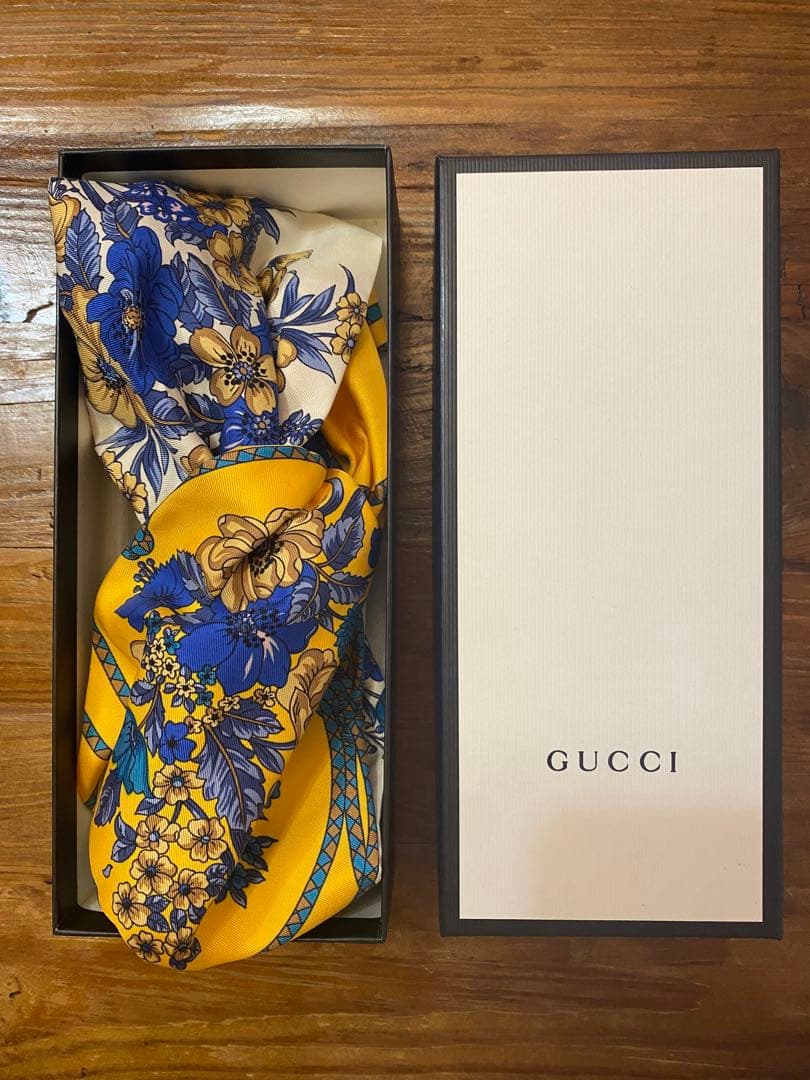 新品同様　GUCCI 花柄シルクスカーフ　ターバンMサイズ