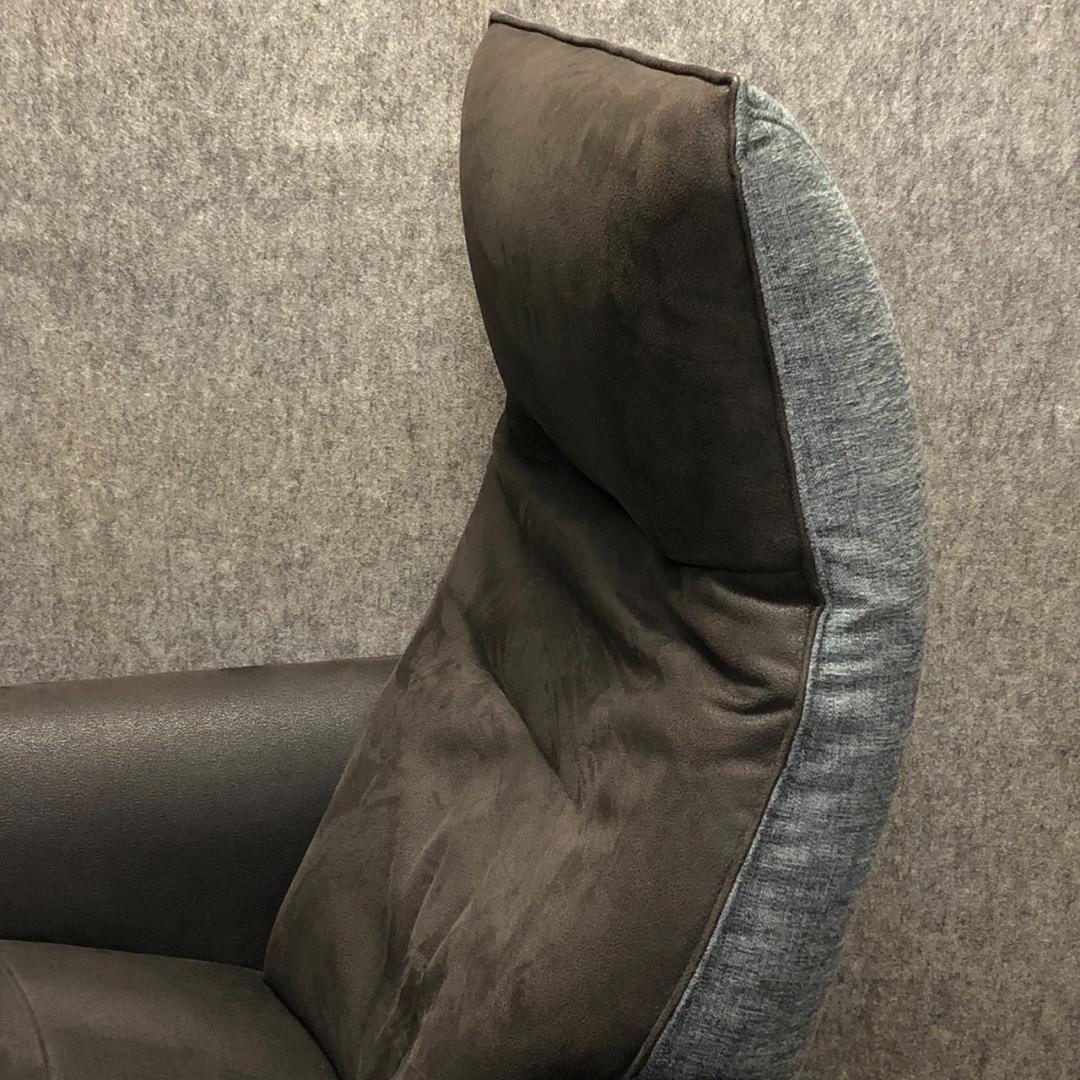 超美品　リクライニングチェア　フットレスト連動　コンパクトサイズ