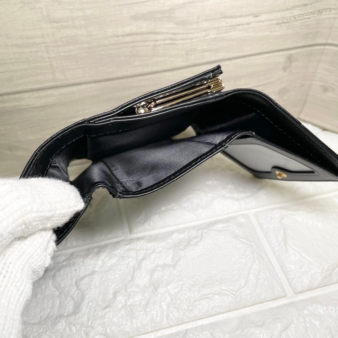 【新品・未使用】ヴィヴィアンウエストウッド　三つ折財布　ブラック