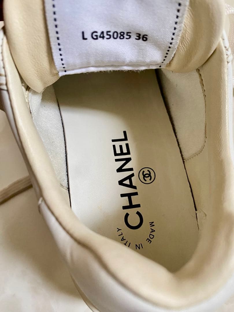 美品 23年製 シャネル ロゴプレート スニーカー 36 23cm CHANEL